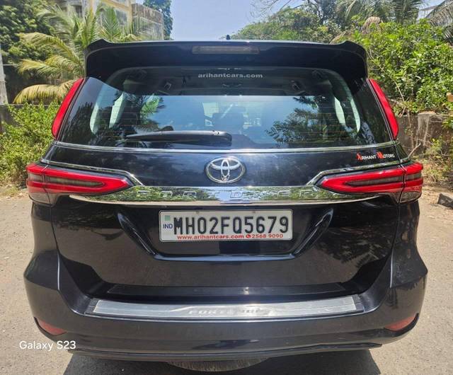 https://images10.gaadi.com/usedcar_image/4526337/original/processed_b1136cd4b122f69d1a27ce7874a01160.jpg?imwidth=6402