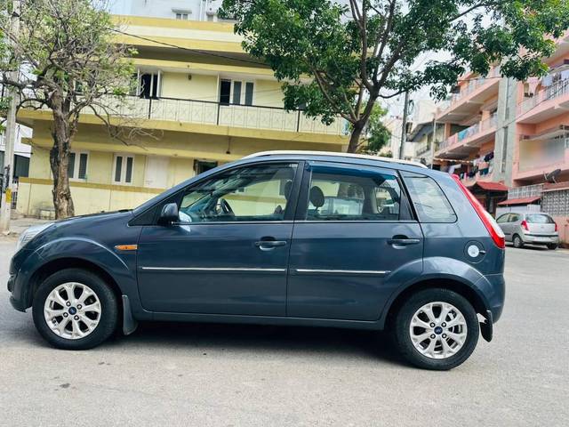 https://images10.gaadi.com/usedcar_image/4526342/original/processed_2f2ad0cada401e6216be8a728df255d3.jpg?imwidth=6402