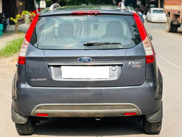 https://images10.gaadi.com/usedcar_image/4526342/original/processed_b656ab8c99edfafd6b838257edbcea7d.jpg?imwidth=6401