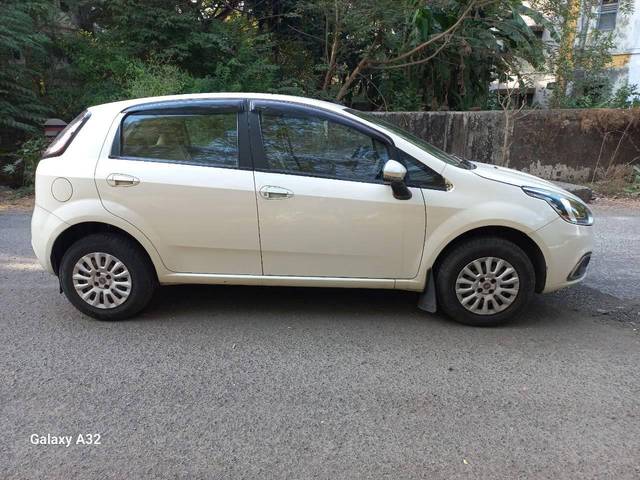 https://images10.gaadi.com/usedcar_image/4526351/original/processed_884befe002cc1a44293b70203d54762b.jpg?imwidth=6401