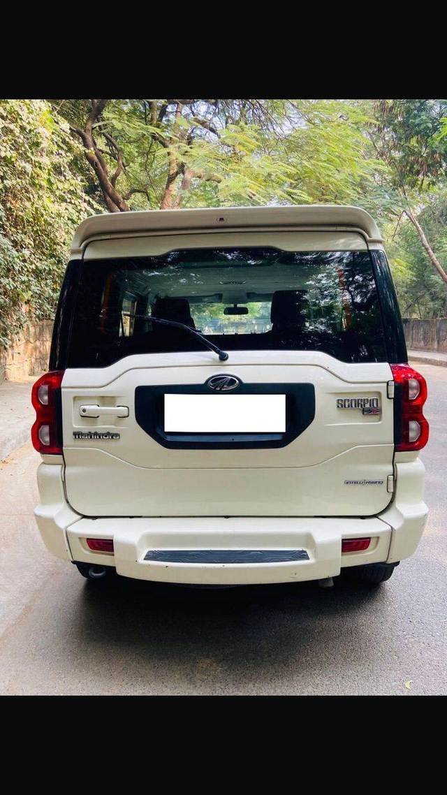 https://images10.gaadi.com/usedcar_image/4526352/original/processed_7ce2573cb2e26bff25aa0dabbcd9f40d.jpg?imwidth=6401