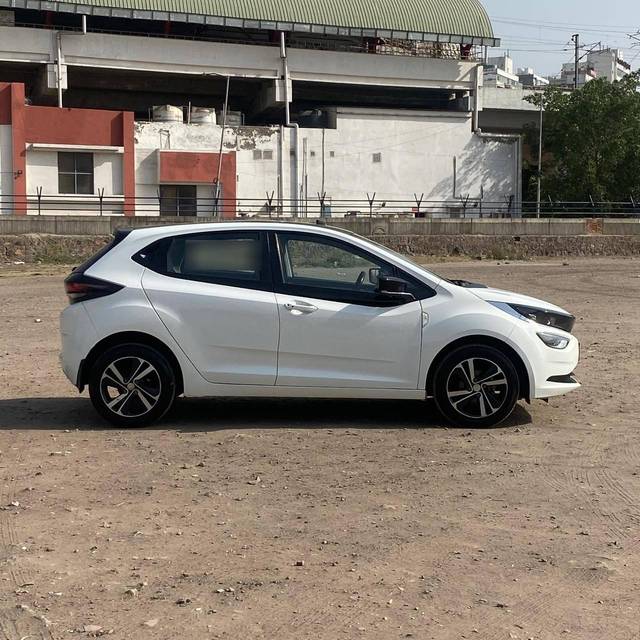 https://images10.gaadi.com/usedcar_image/4526356/original/processed_784a37cca5125dddf08e6c53a974cd2f.jpg?imwidth=6401