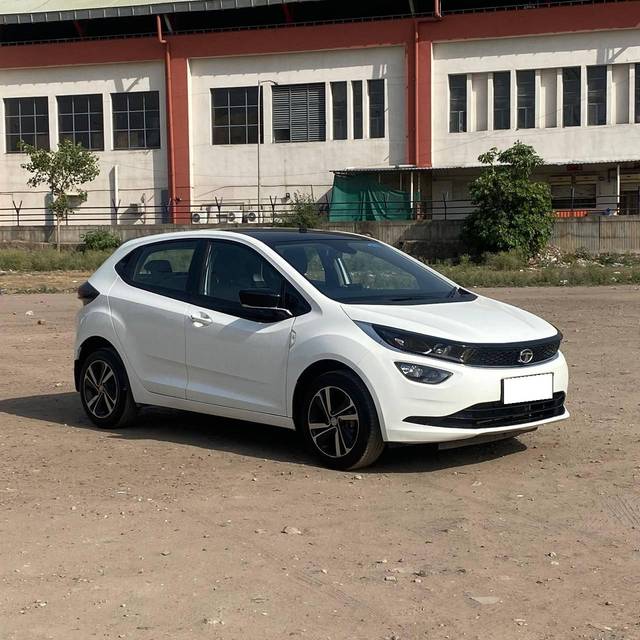 https://images10.gaadi.com/usedcar_image/4526356/original/processed_c634ef6ff4255136400a5c348e58256b.jpg?imwidth=6400