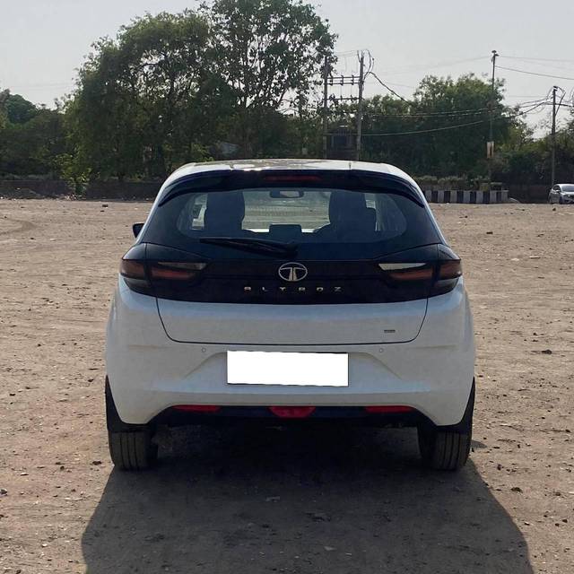 https://images10.gaadi.com/usedcar_image/4526356/original/processed_fbede3793f95308b1e08ae6d296cfff3.jpg?imwidth=6402