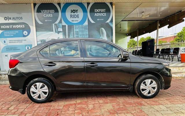 https://images10.gaadi.com/usedcar_image/4526359/original/processed_72690388684331ffc731d21425d580da.jpg?imwidth=6401