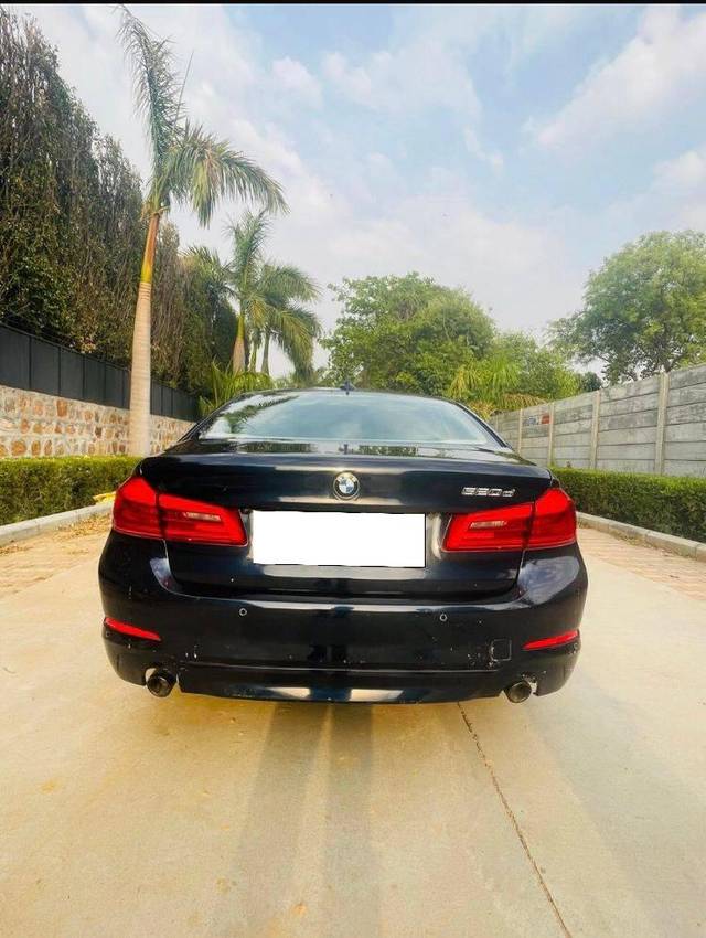 https://images10.gaadi.com/usedcar_image/4526362/original/processed_7552f1cca141a1c7748c48ed086d6437.jpg?imwidth=6402