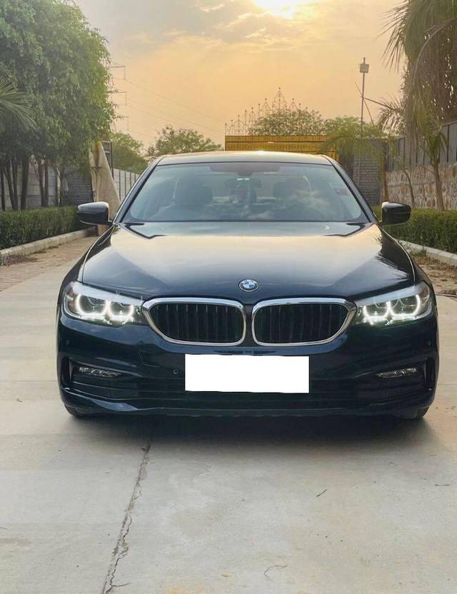 https://images10.gaadi.com/usedcar_image/4526362/original/processed_e99718a16eea385b8a27b53a1cef6d36.jpg?imwidth=6400