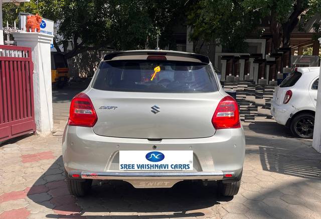 https://images10.gaadi.com/usedcar_image/4526363/original/processed_48d8ffc2fb98c339e7f3fd48b205a340.jpg?imwidth=6401