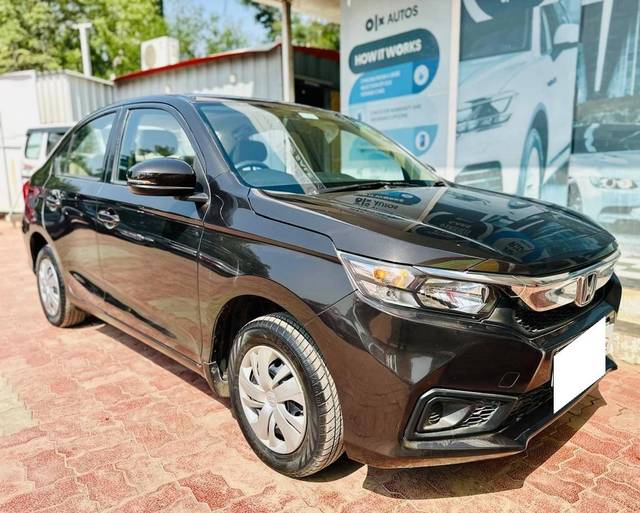https://images10.gaadi.com/usedcar_image/4526366/original/processed_6c621936b77fa5f51fd5344862042550.jpg?imwidth=6400