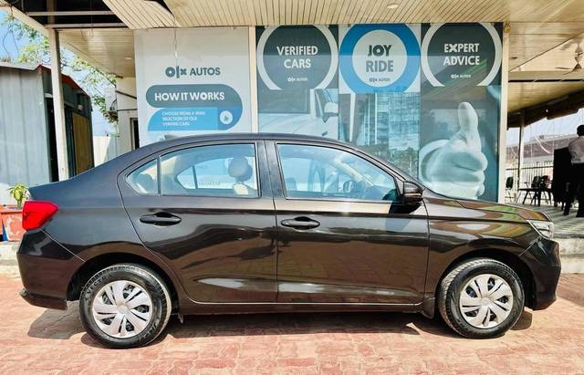 https://images10.gaadi.com/usedcar_image/4526366/original/processed_a7c43db3e082f6f0d6612929a37151e9.jpg?imwidth=6401