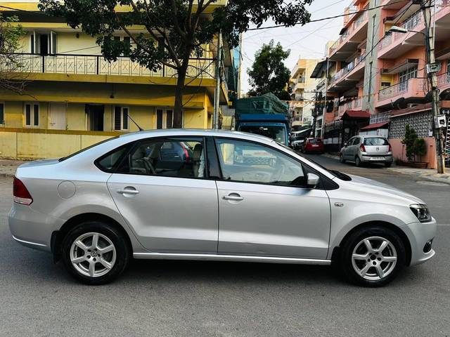 https://images10.gaadi.com/usedcar_image/4526367/original/processed_393037c352437f918cb8d9d799fa982b.jpg?imwidth=6401