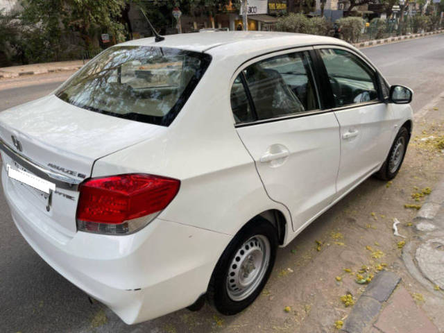 https://images10.gaadi.com/usedcar_image/4526368/original/processed_36ccf59ec63fa20dcf0aafd8800fe71f.png?imwidth=6401