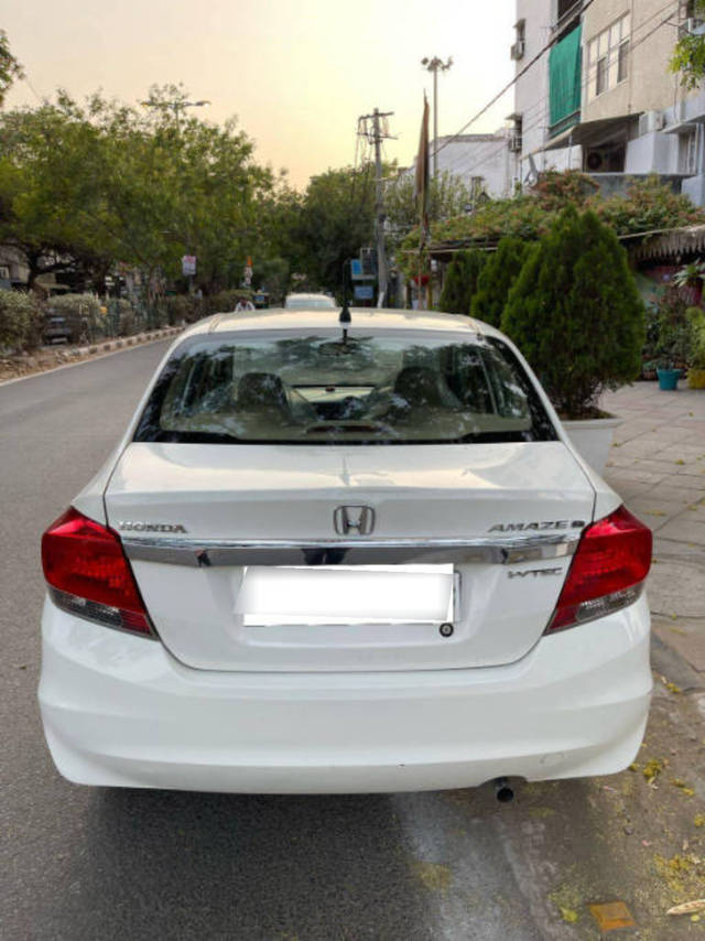 https://images10.gaadi.com/usedcar_image/4526368/original/processed_8ad117b0e83ec0d909f617b95db6123c.png?imwidth=6402