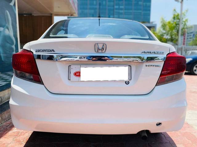 https://images10.gaadi.com/usedcar_image/4526375/original/processed_44151cbab98eacc9941f0639a812ffb3.jpg?imwidth=6402