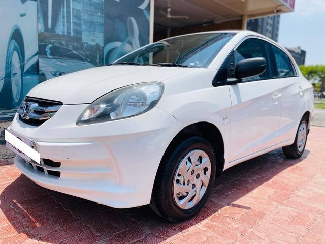 https://images10.gaadi.com/usedcar_image/4526375/original/processed_9532307c60d90471f16818f38d457655.jpg?imwidth=6400