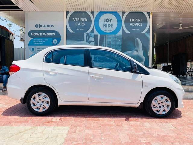 https://images10.gaadi.com/usedcar_image/4526375/original/processed_f33c31e9fae100a4eda99331598d65ef.jpg?imwidth=6401