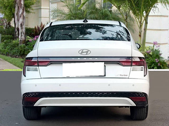 https://images10.gaadi.com/usedcar_image/4526376/original/processed_63d0c695ab7c2e6f55c320c9e326358c.png?imwidth=6402