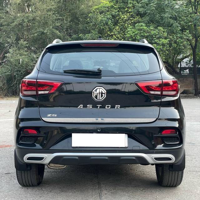 https://images10.gaadi.com/usedcar_image/4526377/original/processed_c795e0f0c3cea5559b78fae8b9544855.jpg?imwidth=6402