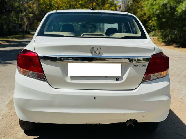 https://images10.gaadi.com/usedcar_image/4526384/original/processed_d1b04247040810e89725203cef93b793.jpg?imwidth=6402