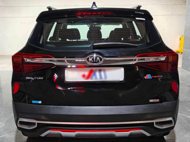 https://images10.gaadi.com/usedcar_image/4526388/original/processed_b84d6e321185dcd47f6a93d4534c94b4.jpg?imwidth=6402