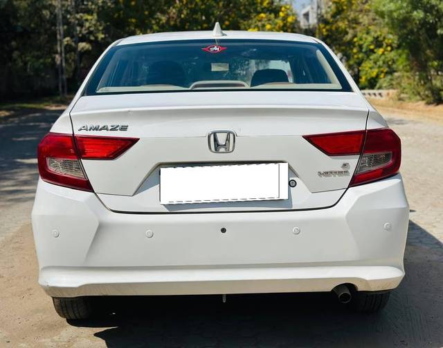 https://images10.gaadi.com/usedcar_image/4526391/original/processed_a272e0384698dcbff9803072c83213c4.jpg?imwidth=6402
