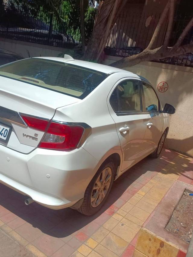 https://images10.gaadi.com/usedcar_image/4526404/original/processed_315239c99e4bb446f67bd0d5c021662b.jpeg?imwidth=6400