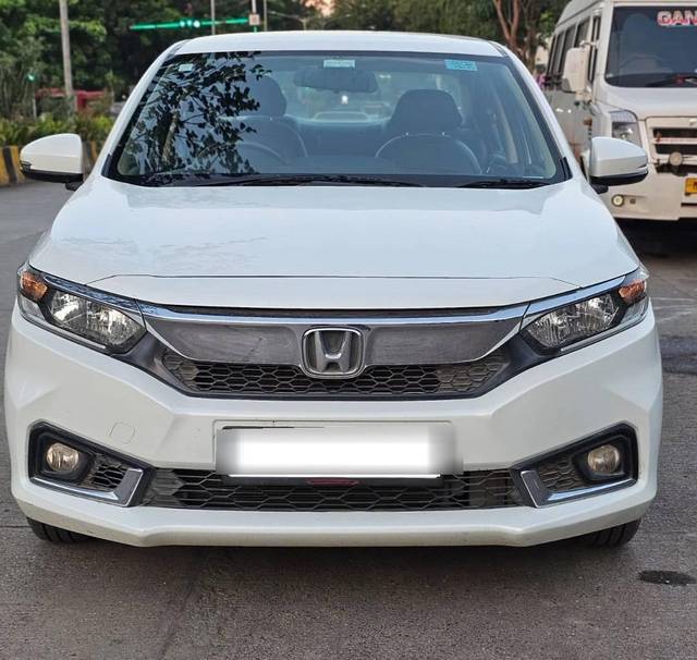 https://images10.gaadi.com/usedcar_image/4526404/original/processed_4afa16af0b966e9d1afc5cb21fbd00ef.jpeg?imwidth=6400