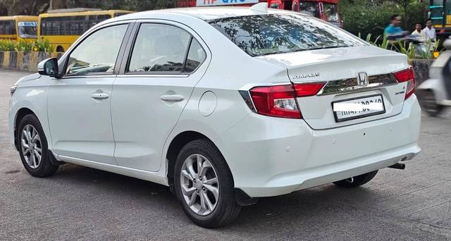 https://images10.gaadi.com/usedcar_image/4526404/original/processed_4cbc2f6cd79ae935c35936202f2897f9.jpeg?imwidth=6402