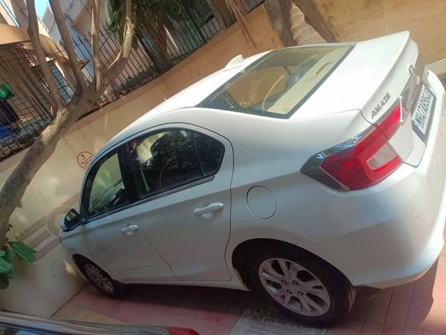 https://images10.gaadi.com/usedcar_image/4526404/original/processed_697640293677fcceba362ca3a34b3e90.jpeg?imwidth=6402