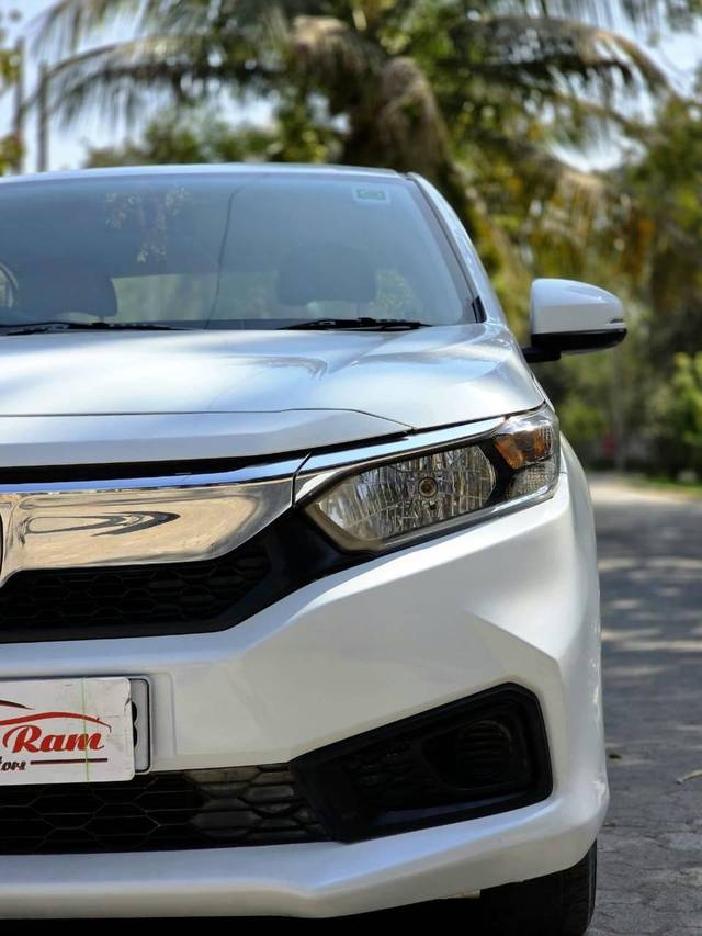 https://images10.gaadi.com/usedcar_image/4526407/original/processed_5fbba3a453f611ed89792a68d82374b5.jpg?imwidth=6400