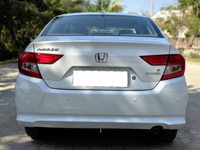 https://images10.gaadi.com/usedcar_image/4526407/original/processed_73ef2c271b55fb05936e9ad4fbf8e16f.jpg?imwidth=6402