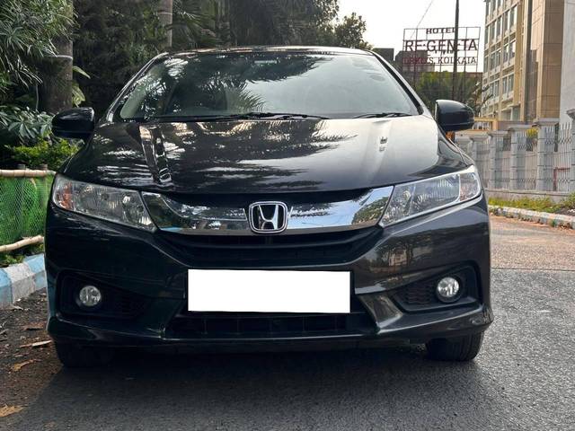 https://images10.gaadi.com/usedcar_image/4526410/original/processed_3abaaef4-feab-41bd-9507-86e3d227a142.jpg?imwidth=6400