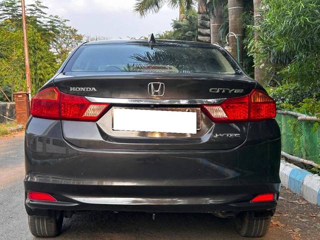 https://images10.gaadi.com/usedcar_image/4526410/original/processed_6dbd8f4b-e714-45c9-b325-45189f8d55cc.jpg?imwidth=6402