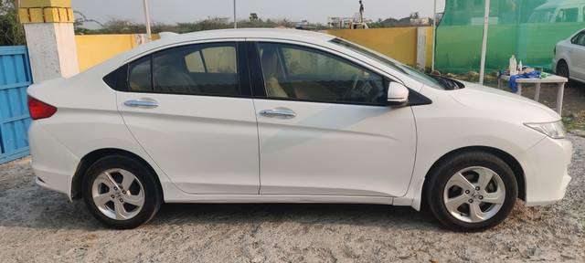 https://images10.gaadi.com/usedcar_image/4526412/original/processed_711d5e81664d0a316e20baa0cc02b368.jpg?imwidth=6401