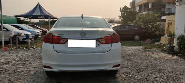 https://images10.gaadi.com/usedcar_image/4526412/original/processed_95696d8e669de8c1f33eb33f93386d31.jpg?imwidth=6402