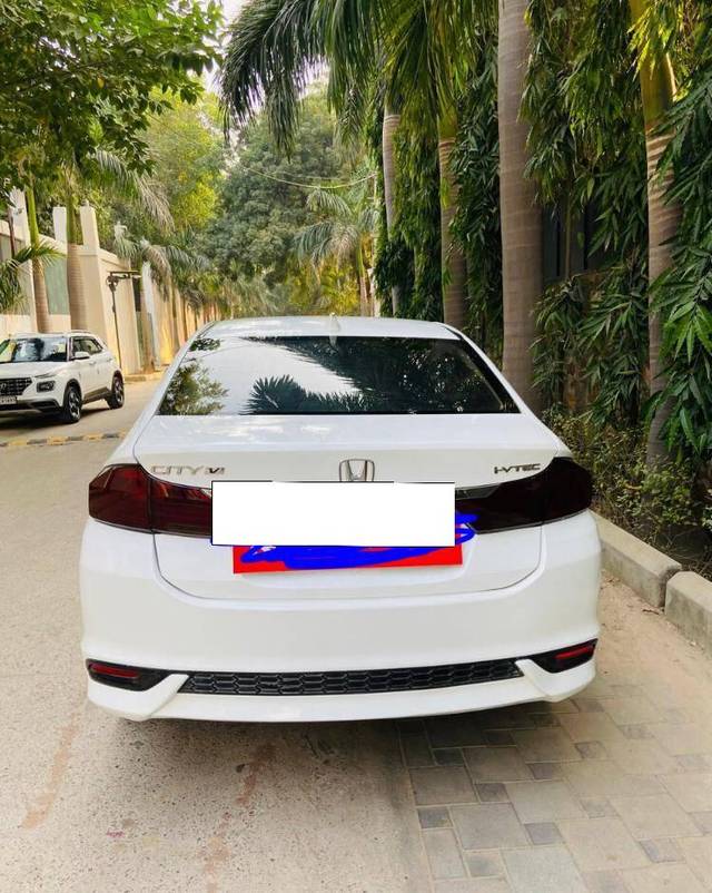 https://images10.gaadi.com/usedcar_image/4526418/original/processed_96518b61a8d038189d7769aceaf66919.jpg?imwidth=6401