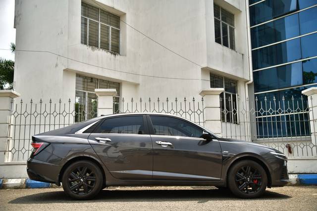 https://images10.gaadi.com/usedcar_image/4526455/original/75ee19a0418e23599079aed868cd8880.jpg?imwidth=6401