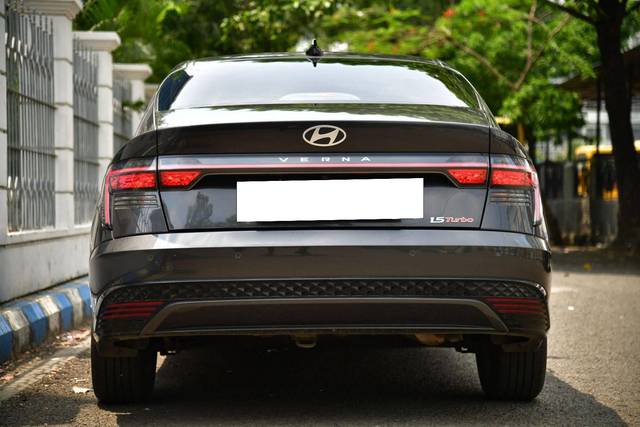 https://images10.gaadi.com/usedcar_image/4526455/original/processed_b949d0a27ae9d4248b978fbfce1a9039.jpg?imwidth=6402