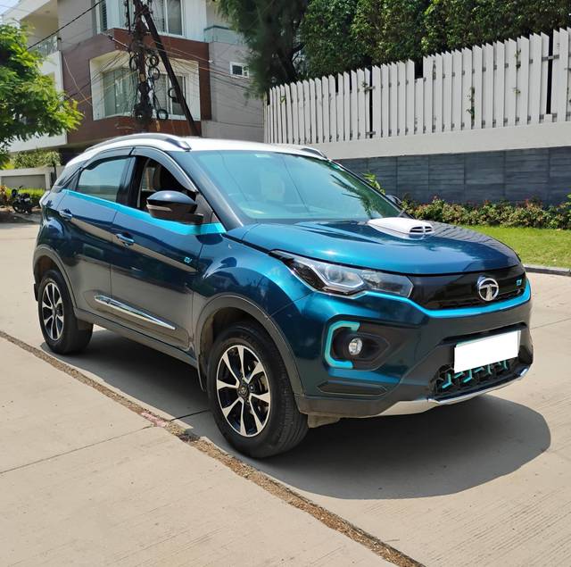 https://images10.gaadi.com/usedcar_image/4526468/original/processed_218c3ef89f0ff6da41fdffd45b597bde.jpg?imwidth=6400