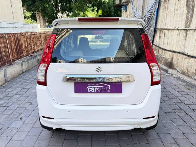 https://images10.gaadi.com/usedcar_image/4526474/original/processed_63e2aaba191b5cde6a3881ee1e0450e9.jpg?imwidth=6401