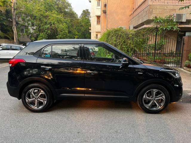 https://images10.gaadi.com/usedcar_image/4526482/original/processed_ca7c542e941912c964dac55b1187f1d2.jpg?imwidth=6401