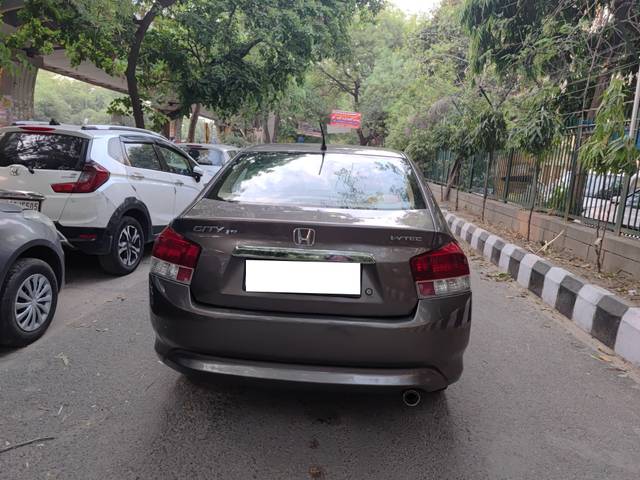 https://images10.gaadi.com/usedcar_image/4526491/original/processed_0e74f7a4a7402790e53f0155deadbe8e.jpg?imwidth=6401