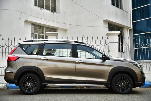 https://images10.gaadi.com/usedcar_image/4526494/original/3e06e3593fcd79ae66dcb1524f8a4ae7.jpg?imwidth=6401