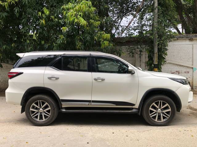 https://images10.gaadi.com/usedcar_image/4526496/original/bdfbed0144ab07b26d57e7c7fc4fe3b3.jpg?imwidth=6401