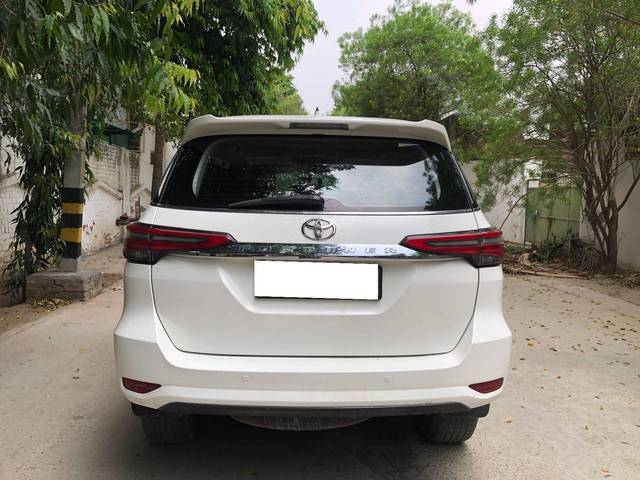https://images10.gaadi.com/usedcar_image/4526496/original/processed_4b8df3531483acf0246cc0b764f32cfe.jpg?imwidth=6402