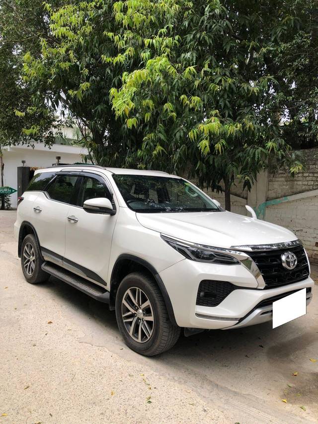https://images10.gaadi.com/usedcar_image/4526496/original/processed_7850c126ca8ac678efb0b65a9f03f783.jpg?imwidth=6400