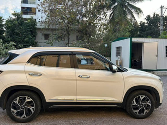 https://images10.gaadi.com/usedcar_image/4526497/original/ecd4f84afb9b84ed5e8777e7026eebd7.jpg?imwidth=6401