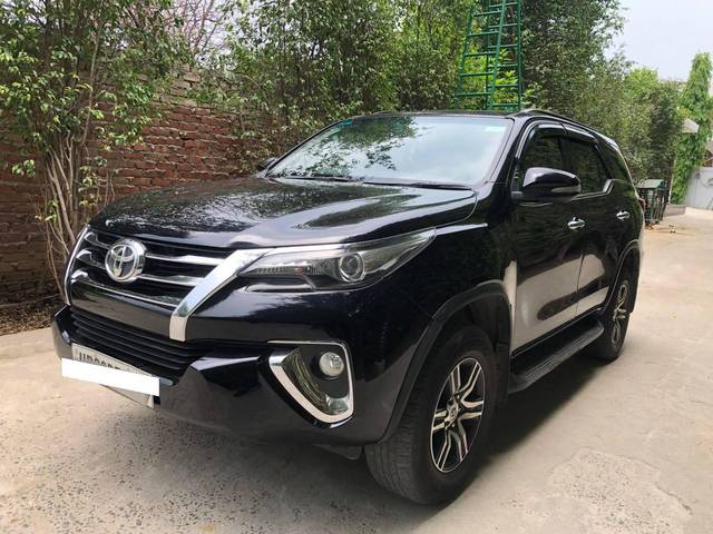 https://images10.gaadi.com/usedcar_image/4526498/original/processed_6b9286dc79d7e7c91b374af4bc5513a3.jpg?imwidth=6402