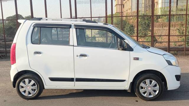 https://images10.gaadi.com/usedcar_image/4526499/original/processed_854722019448d8f5d5066bb23c80ea2a.jpg?imwidth=6401