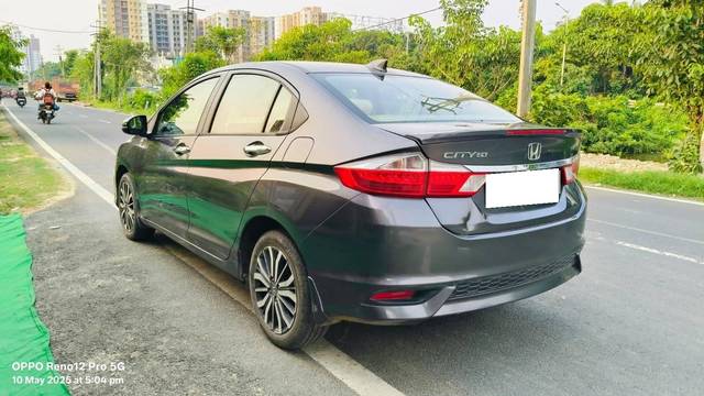https://images10.gaadi.com/usedcar_image/4526500/original/processed_ab080bb0e8414873b9ae64a82e380a14.jpg?imwidth=6402